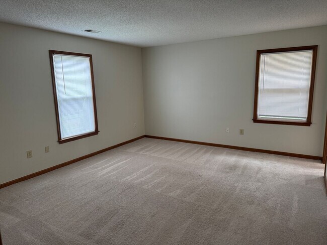 Building Photo - LANDSTOWN MEADOWS
