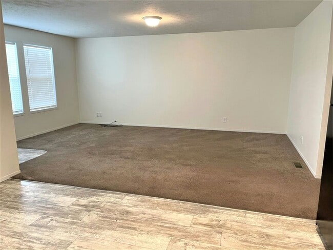 Building Photo - 248 Canary Dr