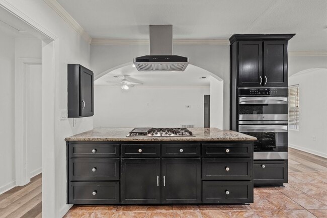 Building Photo - 1132 18th Ave N