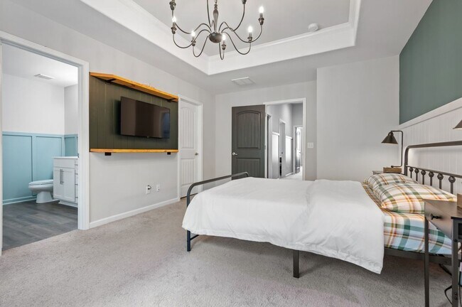 Building Photo - Furnished rental/Short Term Available