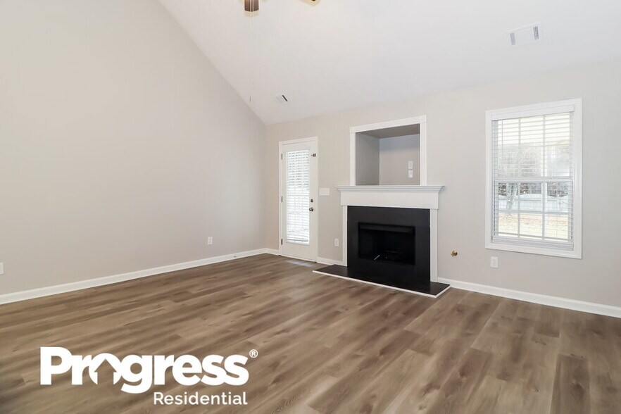 Building Photo - 358 Shadowbrooke Cir SW