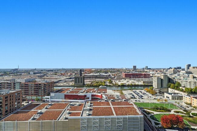 Building Photo - 1000 S Clark St