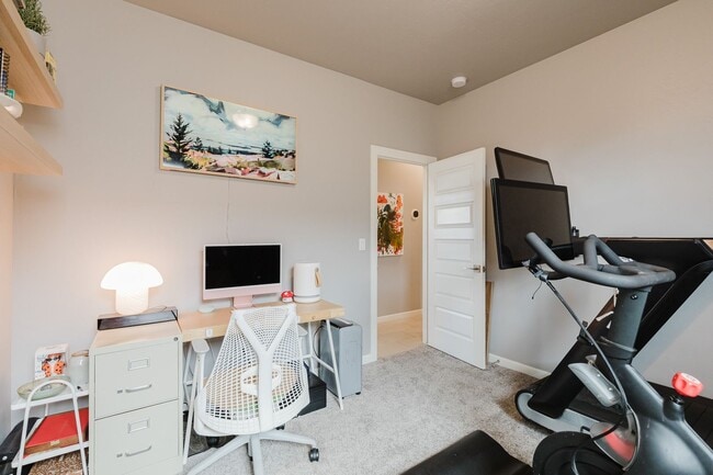 Building Photo - Modern 5 Bedroom Home with Solar Panels - MOVE IN SPECIAL: FIRST MONTH FREE!