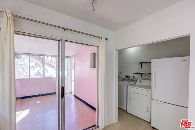 Building Photo - 835 N Ogden Dr