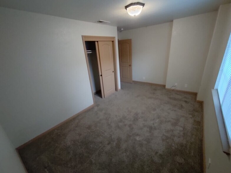 Building Photo - 819 H St