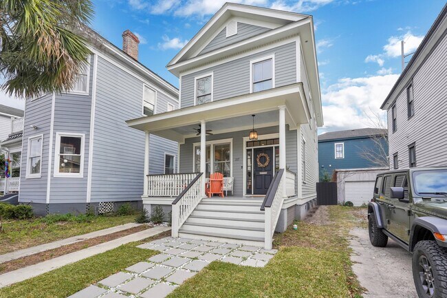 Building Photo - 217 W 33rd St