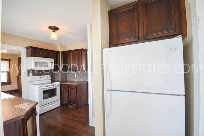 Building Photo - 2-Bedroom Farmhouse