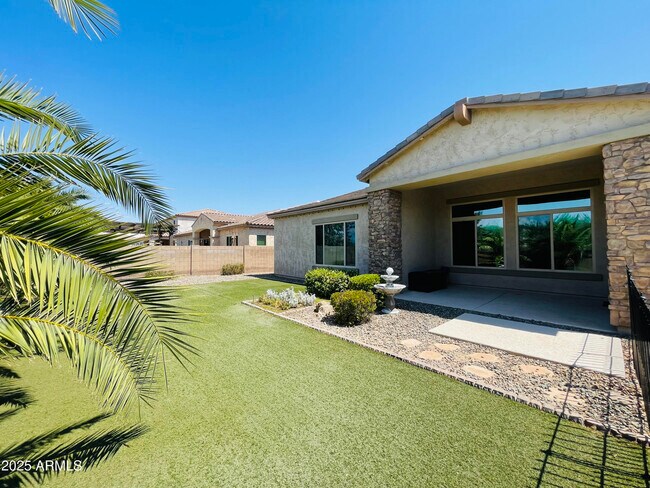 Building Photo - 3104 E Wildhorse Ct