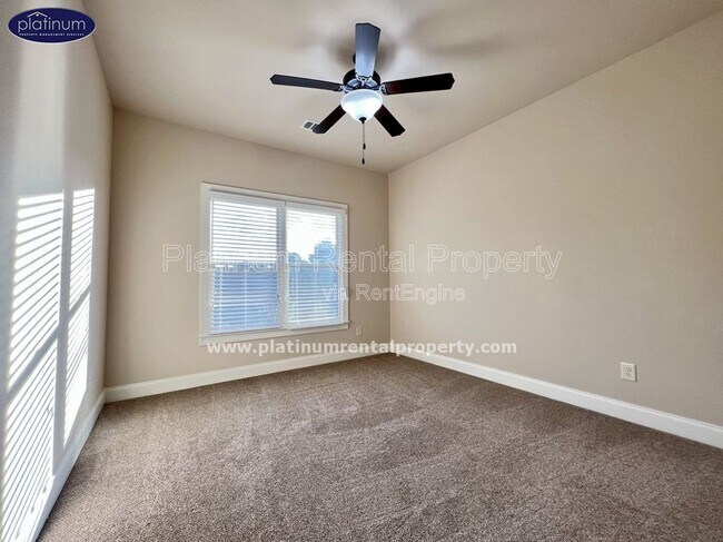 Building Photo - 1662 Fairview Dr