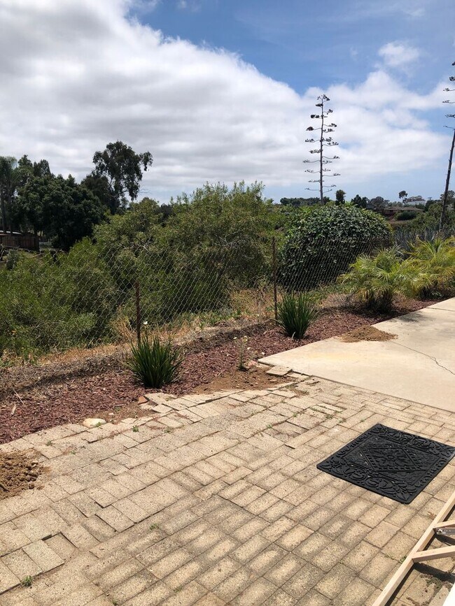 Building Photo - Spacious Single Story 4 bed 2 bath home in Serra Mesa w/2 car garage
