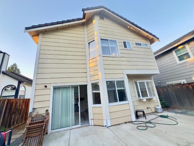 Building Photo - 479 Tioga Ct