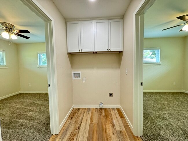 Building Photo - 1442 E Broadway St