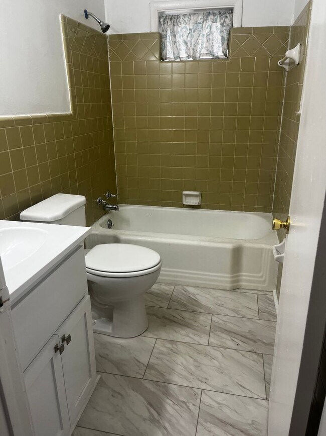 Building Photo - 114 Holly Cove