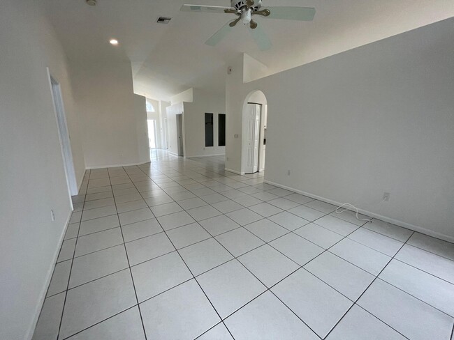 Building Photo - 22875 Barrister Dr
