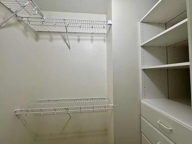 Building Photo - 220 Konawa Ln