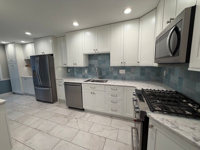 Building Photo - 421 Cannonbury Dr