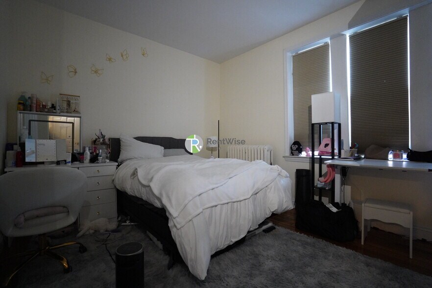 Building Photo - 62 Egmont St