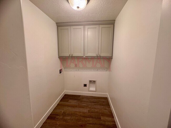 Building Photo - 1008 E 120 S