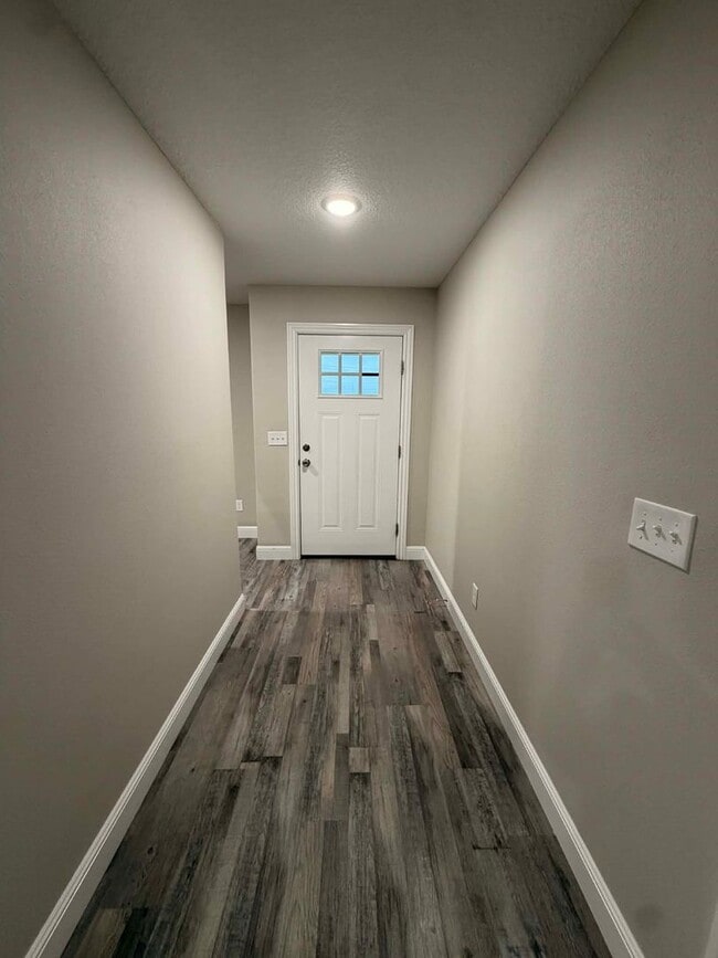 Building Photo - New build, 3 bed/2 bath, stainless steel appliances, two car garage, fenced in back yard!!!!