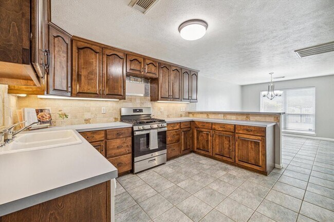 Building Photo - 3613 Lazy Spring Dr