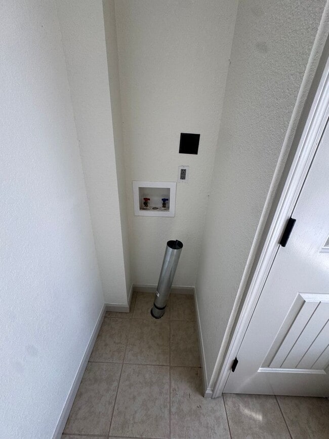 Building Photo - Charming 2BR Country Home on Nearly 1 Acre in Telford | Spacious Layout