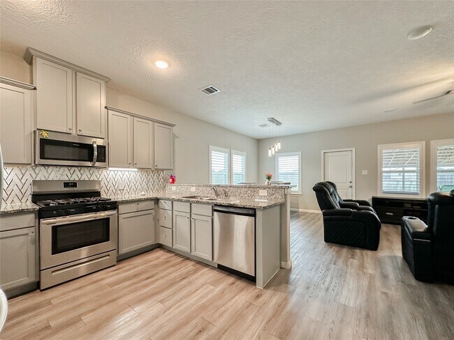 Building Photo - 727 Rd 5105