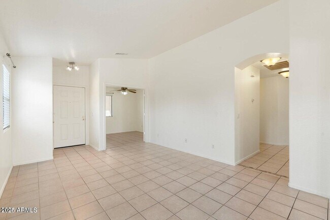 Building Photo - 10833 W Elm Ln