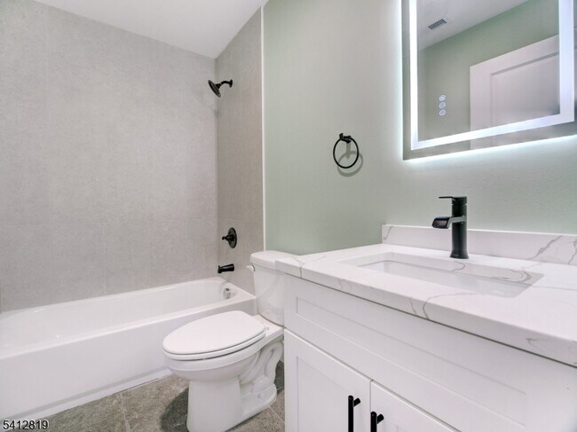 Building Photo - 429 Niles St