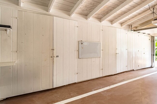 Building Photo - Charming 3 bedroom, 1 bath home with large...