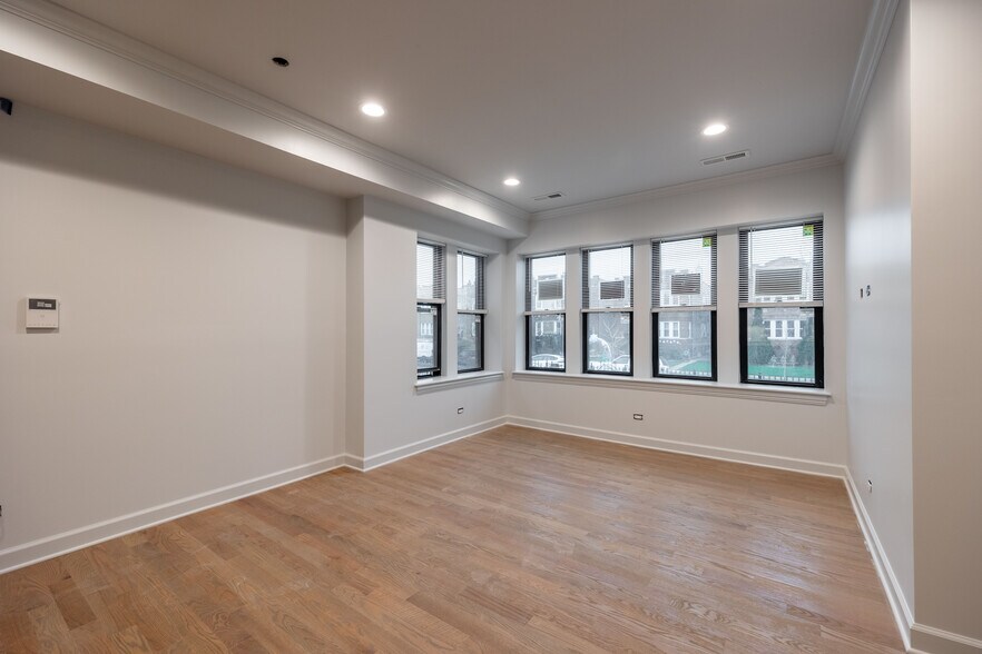 Building Photo - 3708 N Sawyer Ave