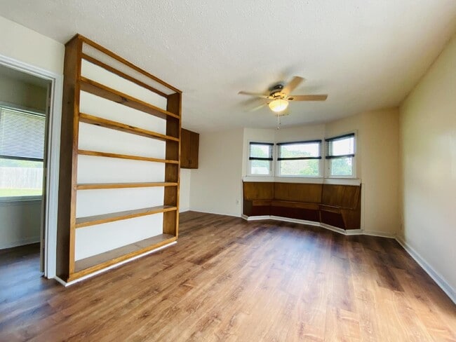 Building Photo - 1/2 off one month* "Spacious 3-Bedroom Retreat with 2 Full Baths in Peaceful Meridianville!"