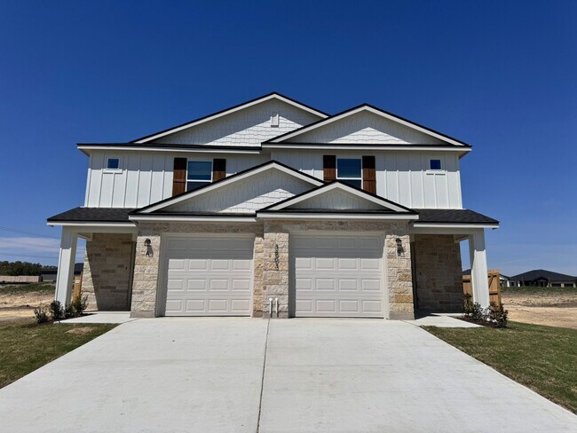 Building Photo - 3803 Hickory Dr