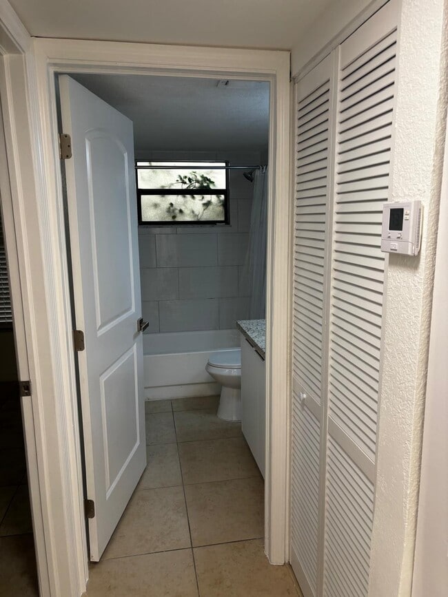 Building Photo - 1515 Lake Crystal Dr