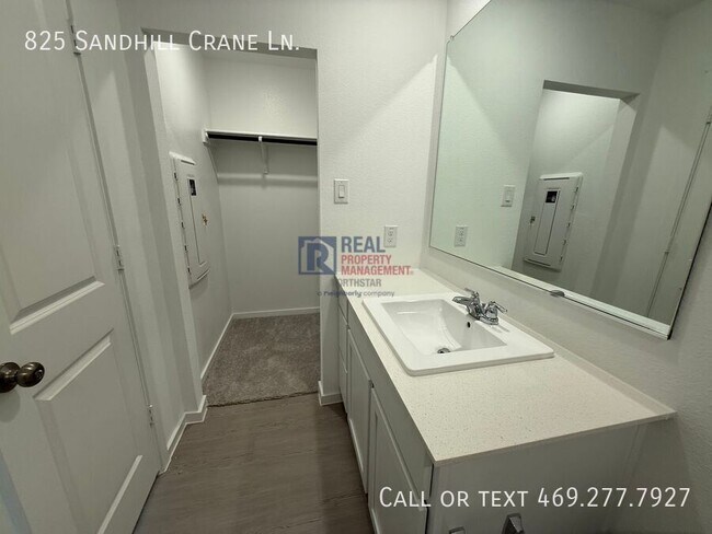 Building Photo - 825 Sandhill Crane Ln
