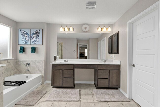 Building Photo - 2318 Themis Wy