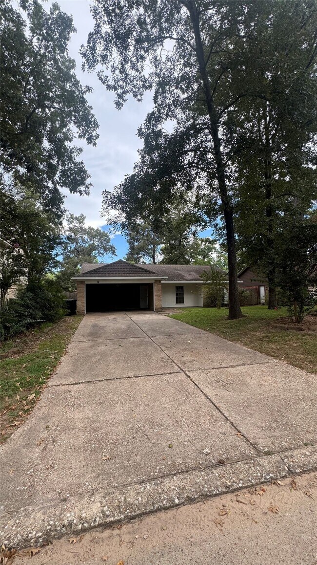 Building Photo - 3303 Glen Spring Dr