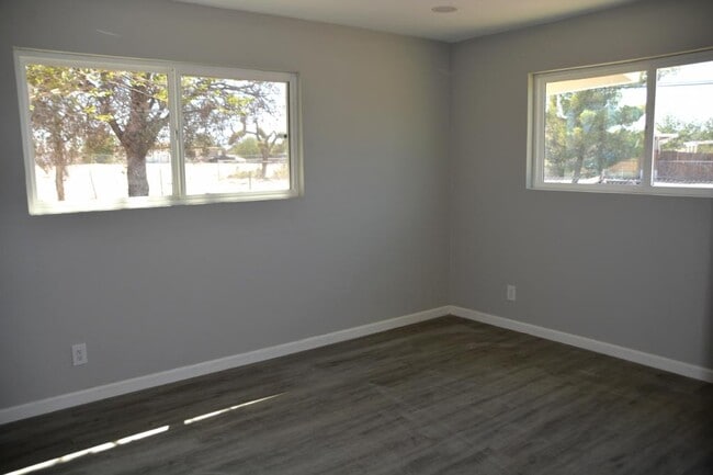 Building Photo - 18240 Catalpa St