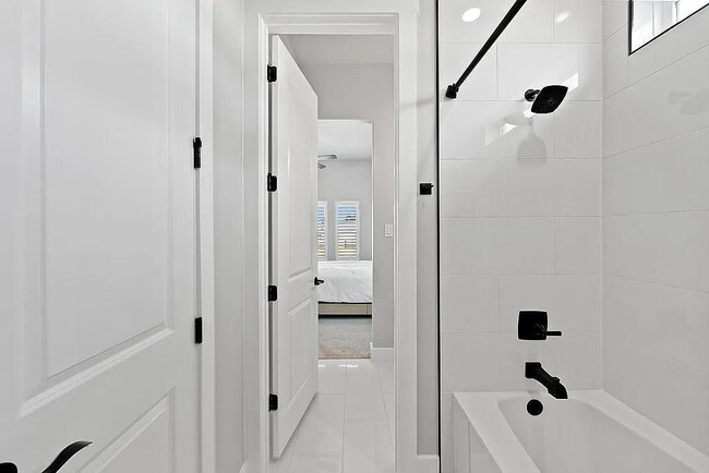 Building Photo - 1102 Woodpark Ln