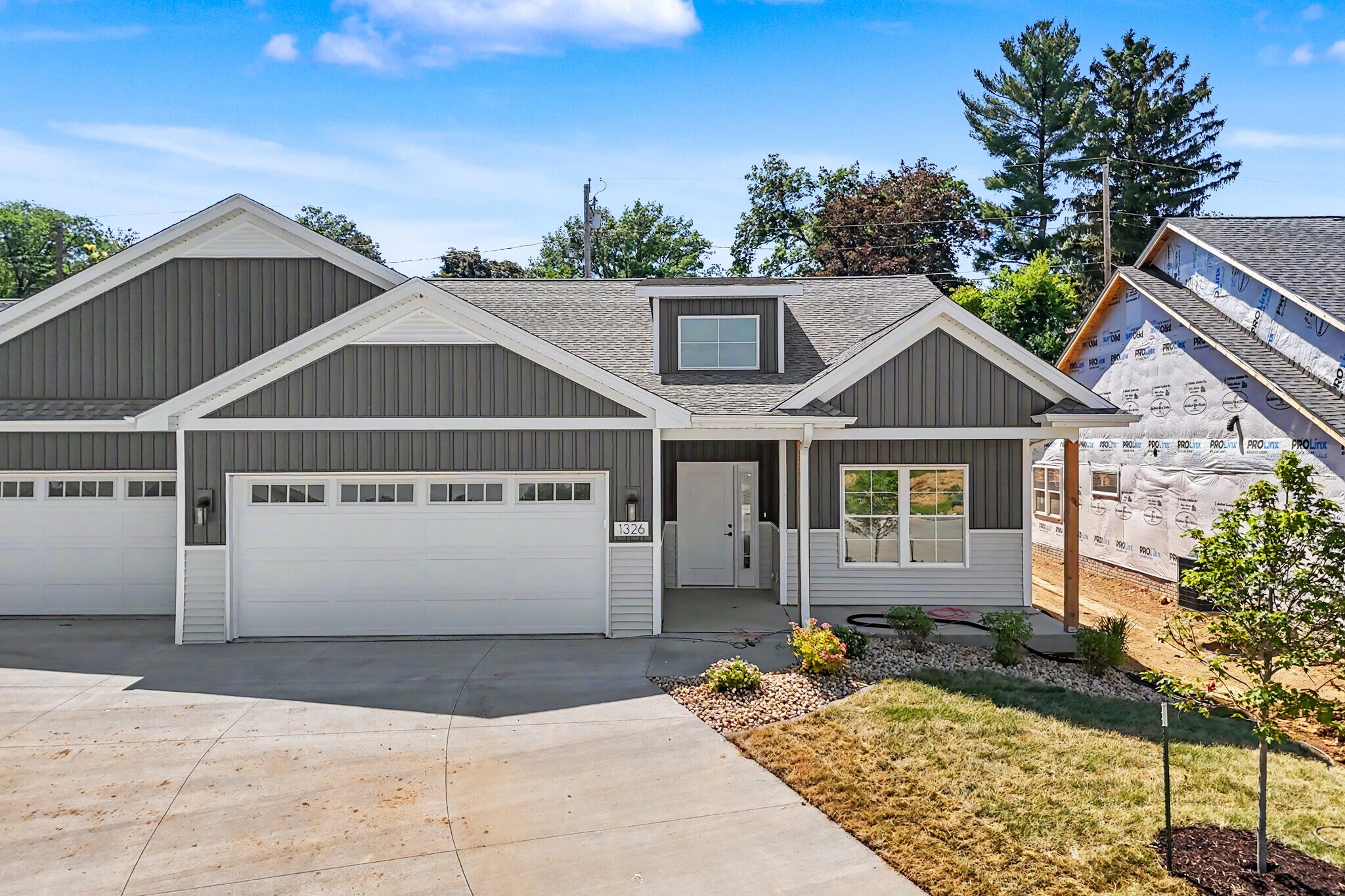 Building Photo - 1326 Heights Ct