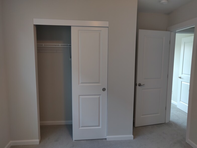 2nd room - 3893 SE 81st Ave