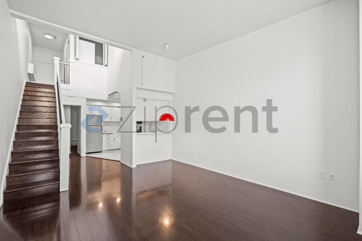 Building Photo - Unit Apt 16