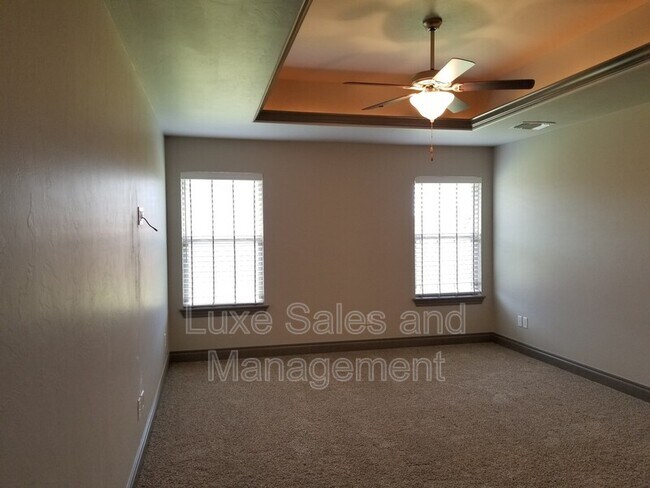 Building Photo - 1433 Kelley Pointe Pkwy