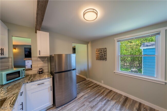 Building Photo - 99 Smith St