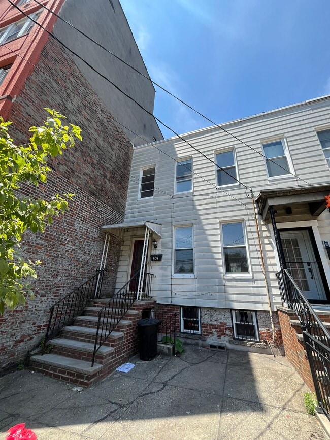 Building Photo - 309 Summit Ave