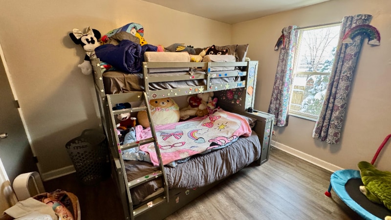 Building Photo - 1360 W Evergreen Ave