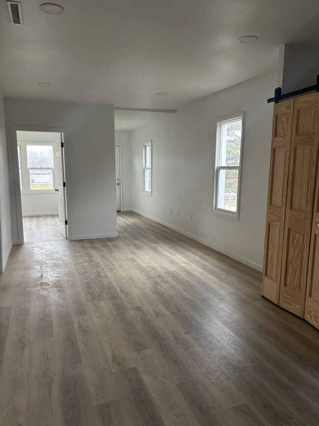 Building Photo - Gary Rental