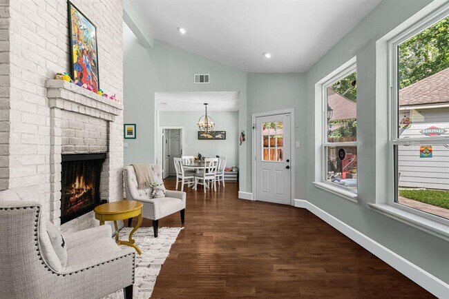 Building Photo - 11414 Del Monte Dr