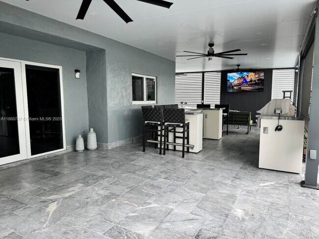 Building Photo - 9368 SW 146th Pl