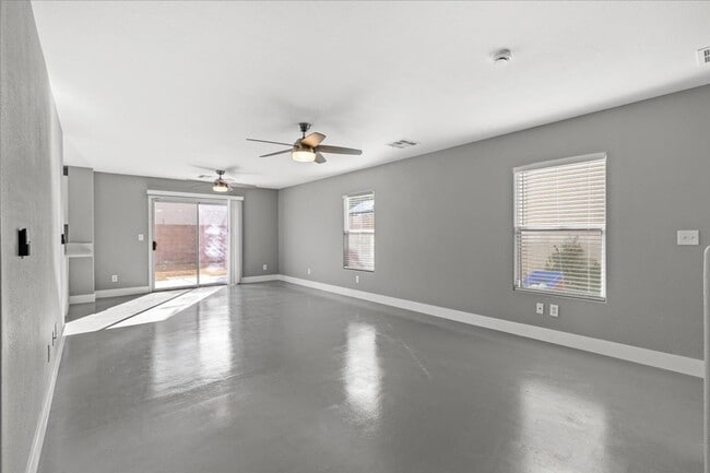 Building Photo - Fabulous Home!