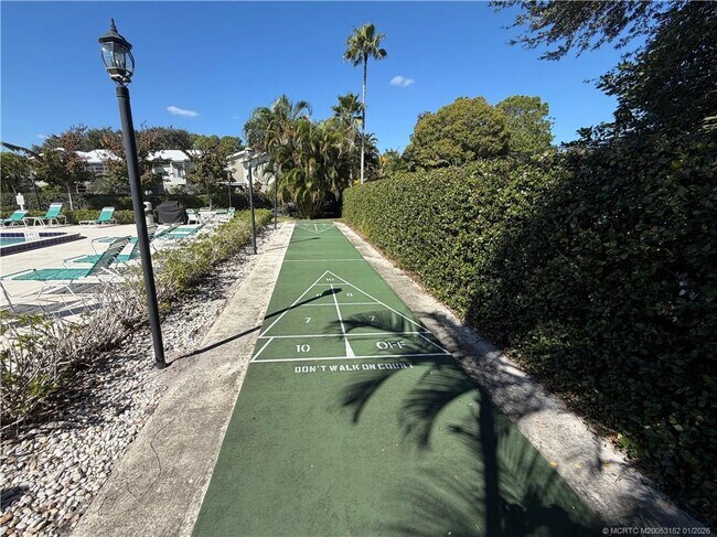 Building Photo - 800 NW Fork Rd